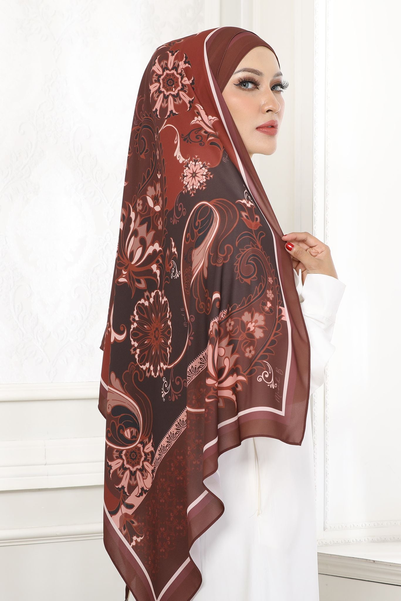 Paisley Poise - Classy Red